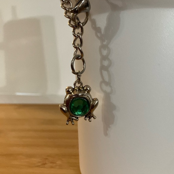 Hand Crafted Stanley Cup Charm Frog with Emerald Stone Cup Handle Green Silver - Picture 3 of 8